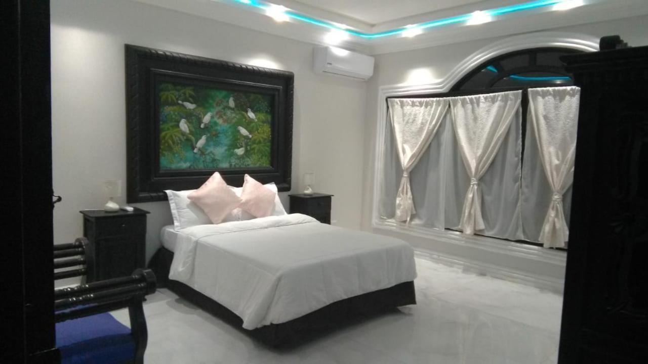 Hotel Villa Antigua San Salvador Bagian luar foto